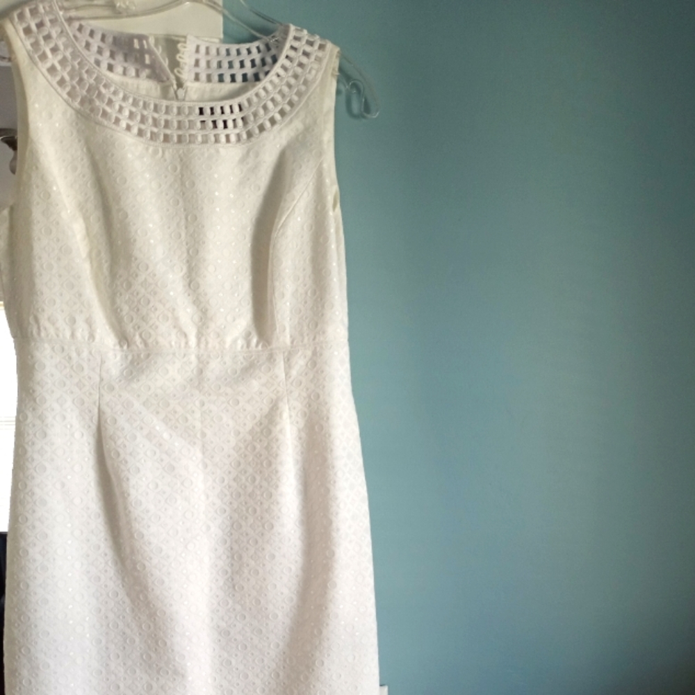 Tahari white knee length  dress sz 8